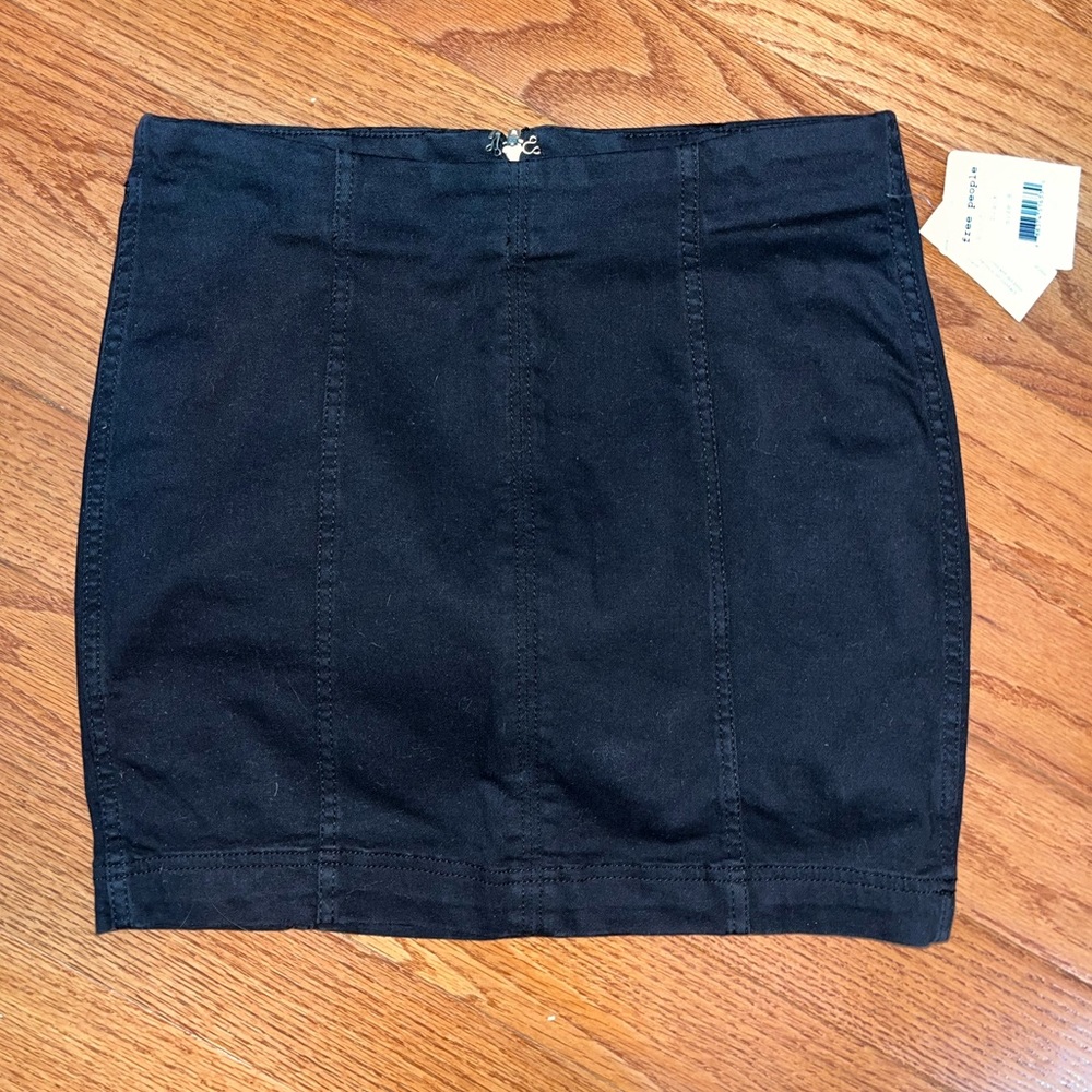 Free People Stretchy Black Mini Skirt with Zipper Closure in Back NWT — 8